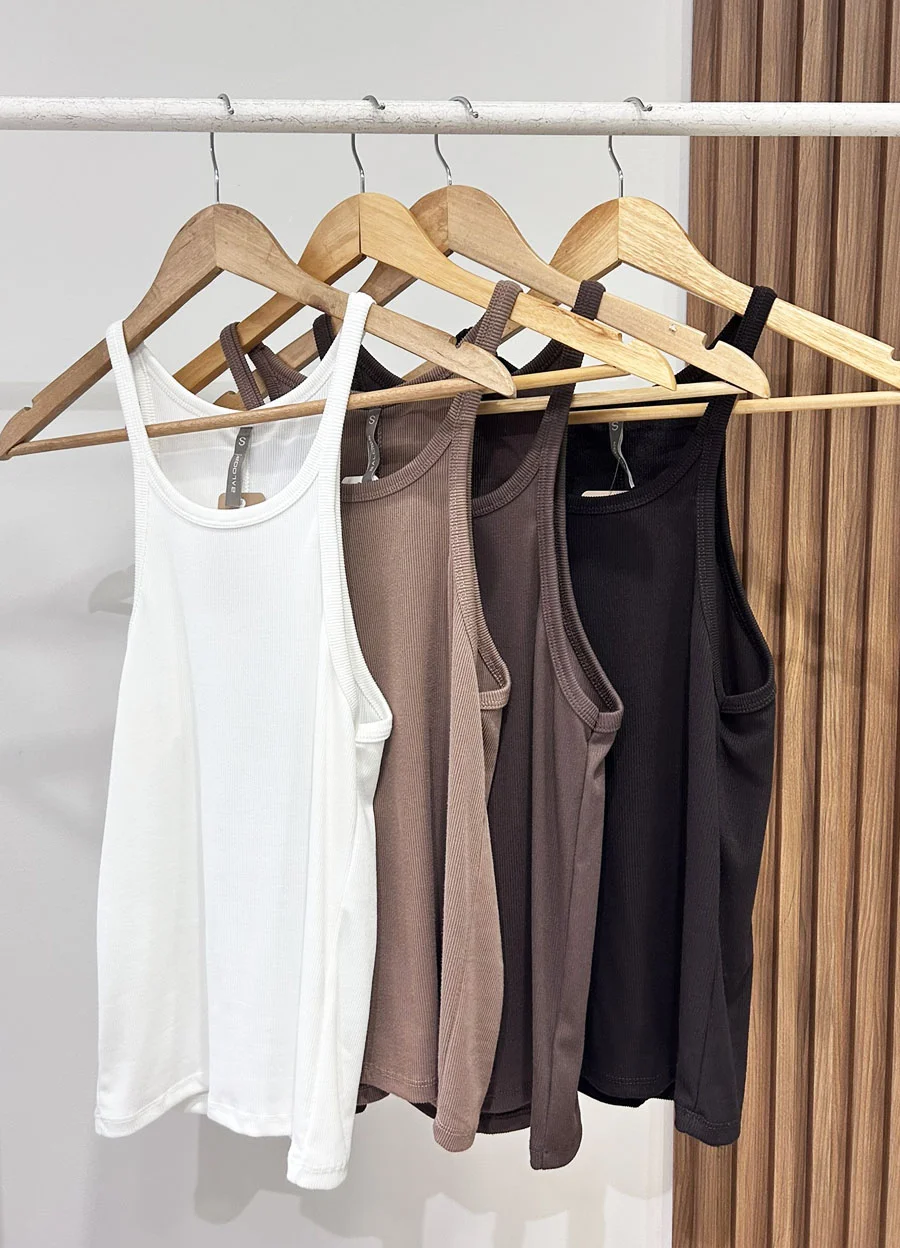 Musculosa soft con bordador 