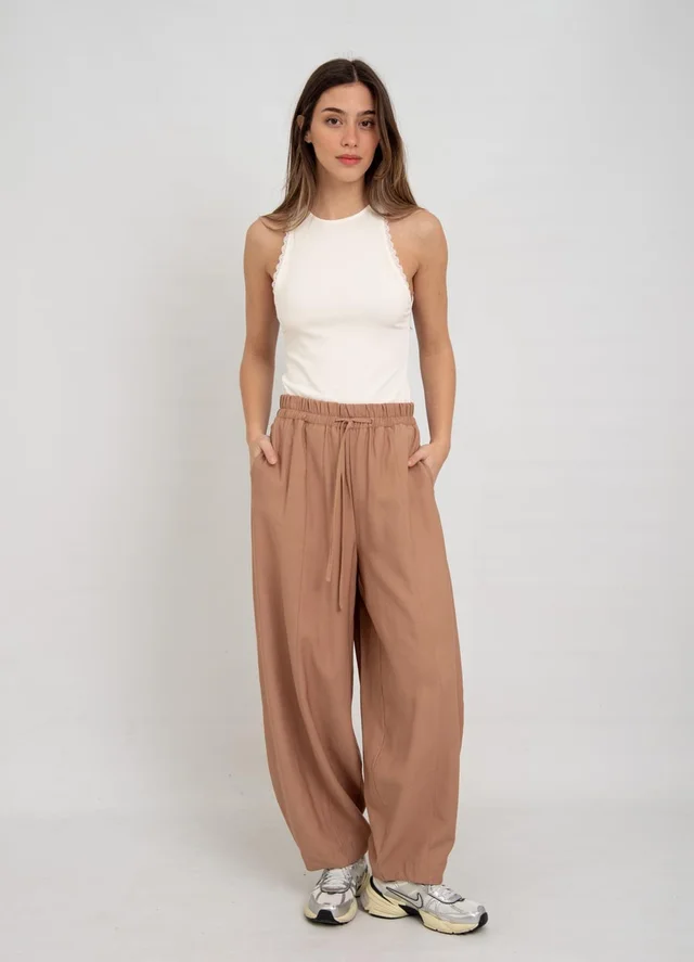 Pantalon tencel con recorte 