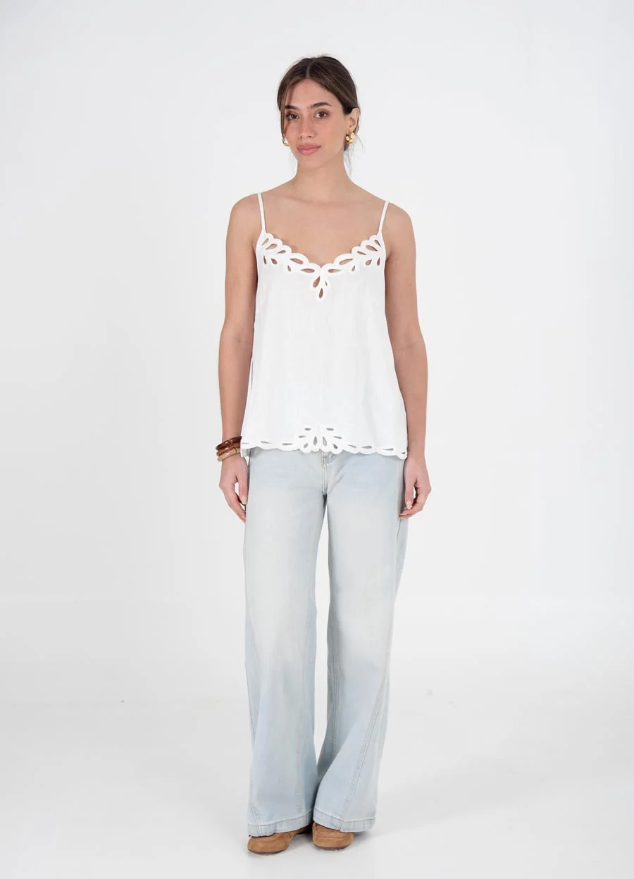 Musculosa calada en escote 