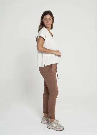 Remera escote V dobladillo en manga  - Vista 3