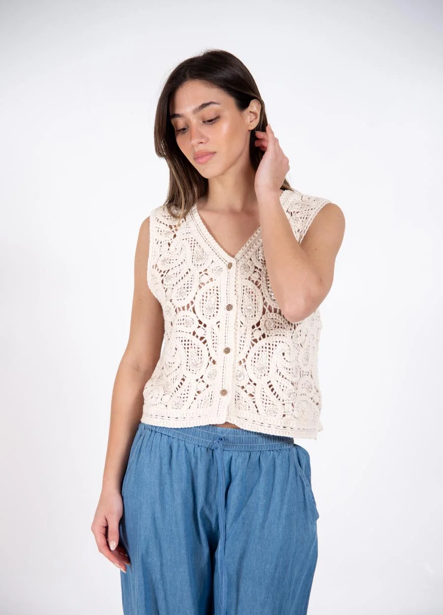 Chaleco crochet arabescos bordada 