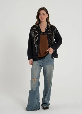 Campera denim negra con tachas y cadenas  - Vista 1