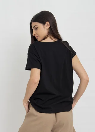 Remera UNTAMED  - Vista 3