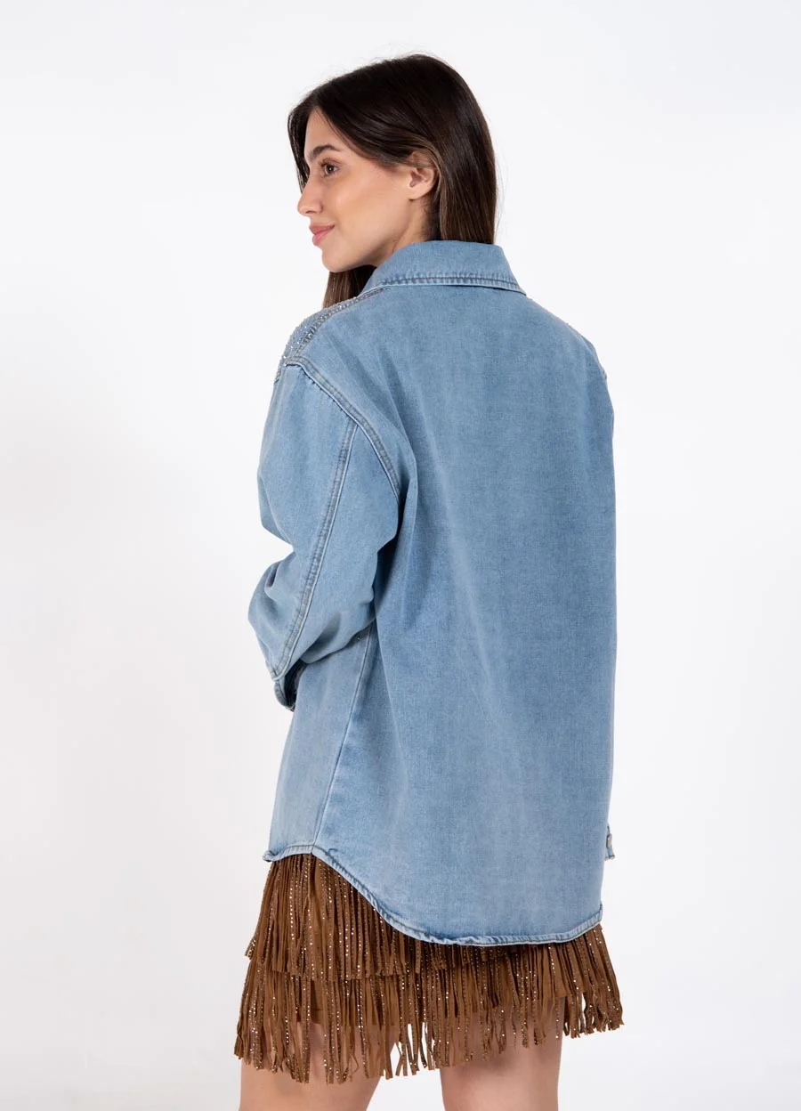 Chaqueta denim tachas en delantero con 1 bolsillo 