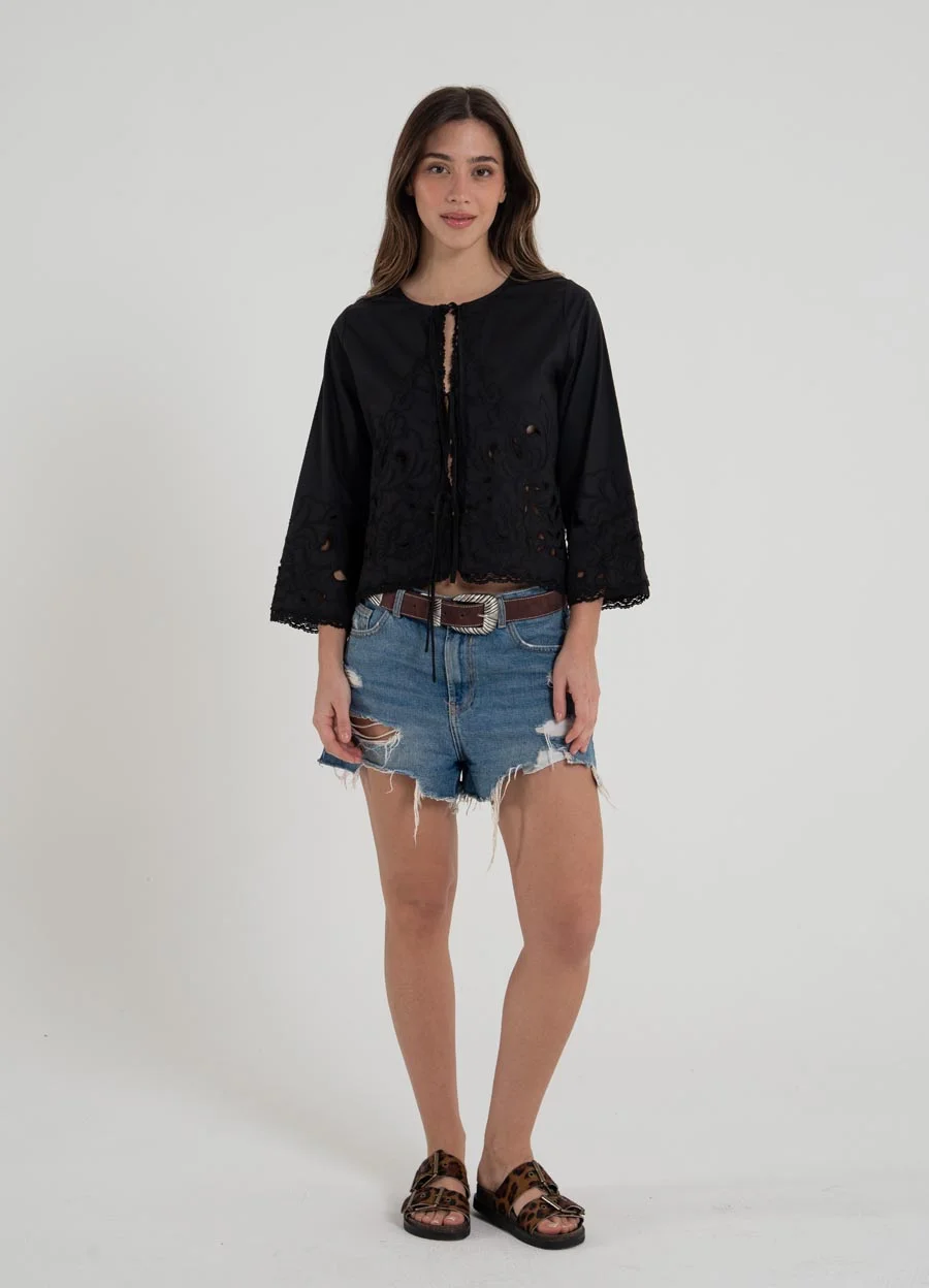 Camisa calada para atar 