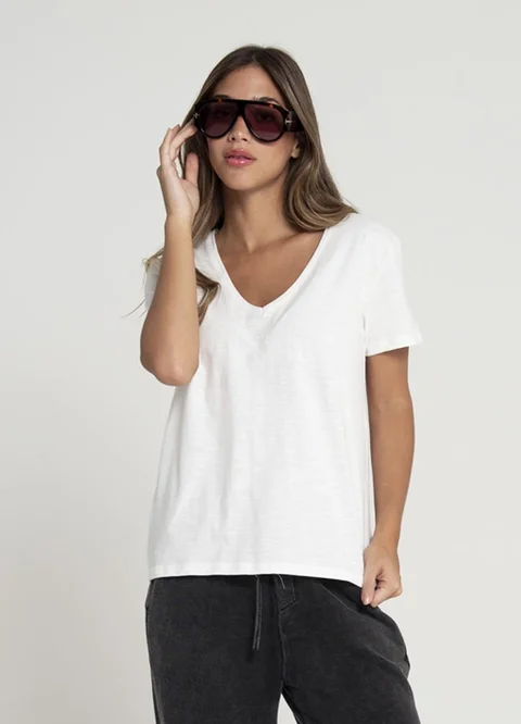 Remera flame escote V 