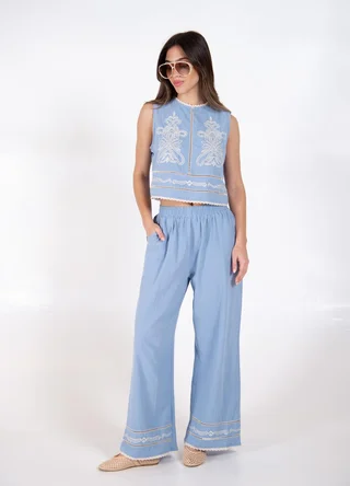 Pantalon bordado con vainillas  - Vista 1