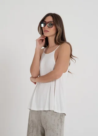 Musculosa creppe con gota en espalda  - Vista 3
