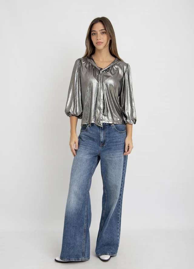 Blusa metalizada con lazo