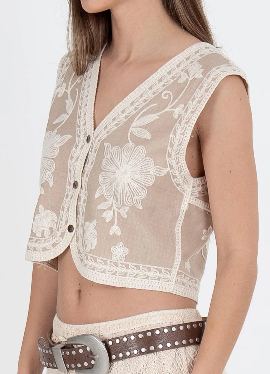 Chaleco beige bordado 
