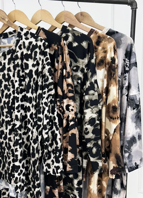 Remeron modal soft estampado irregular tajos delanteros