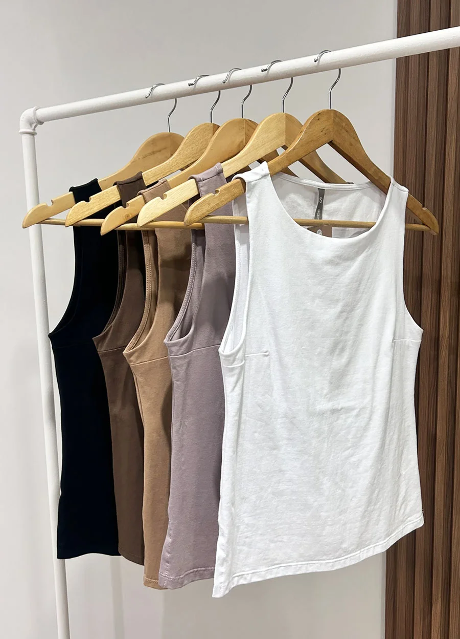 Musculosa jry spandex con pinza y tajitos 