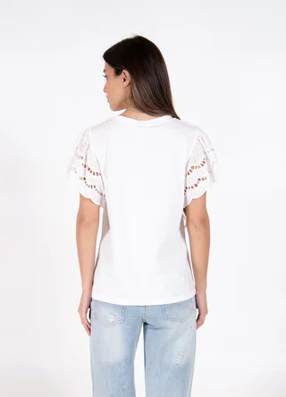 Remera con broderie en manga  - Vista 5