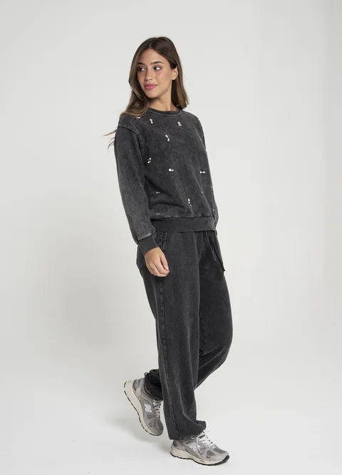 Buzo prelavado con apliques 