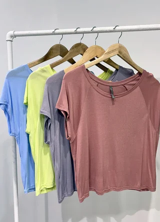 Remera crop viscosa manga ranglan  - Vista 5