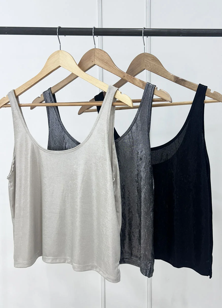 Musculosa recta metalizada con tajito 
