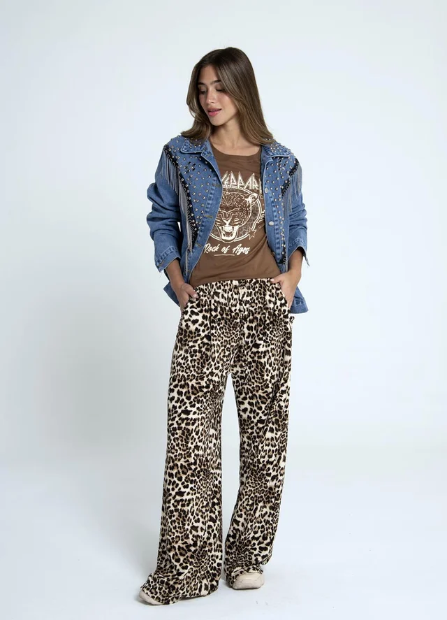 Chaqueta denim con tachas y cadenas 