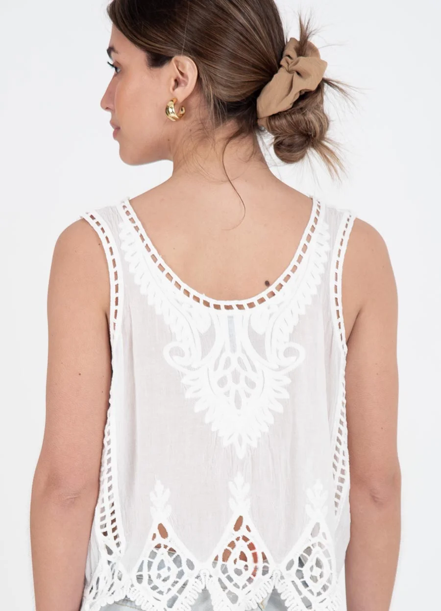 Musculosa irregular bordada al tono