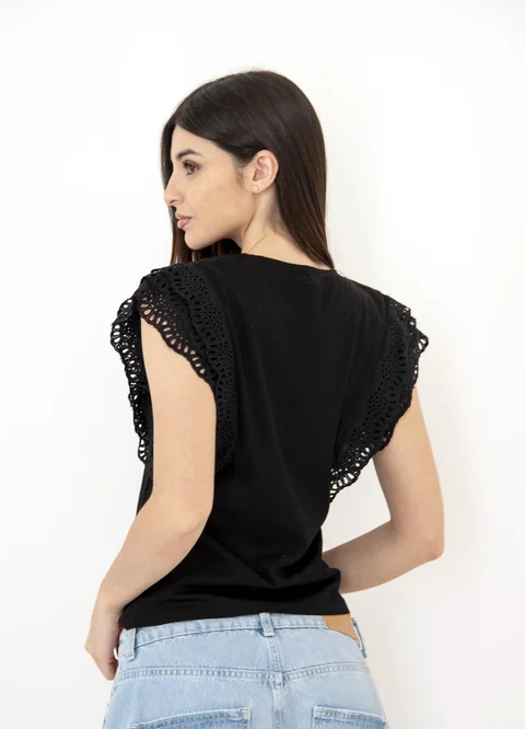 Remera jersey con broderie en manga 