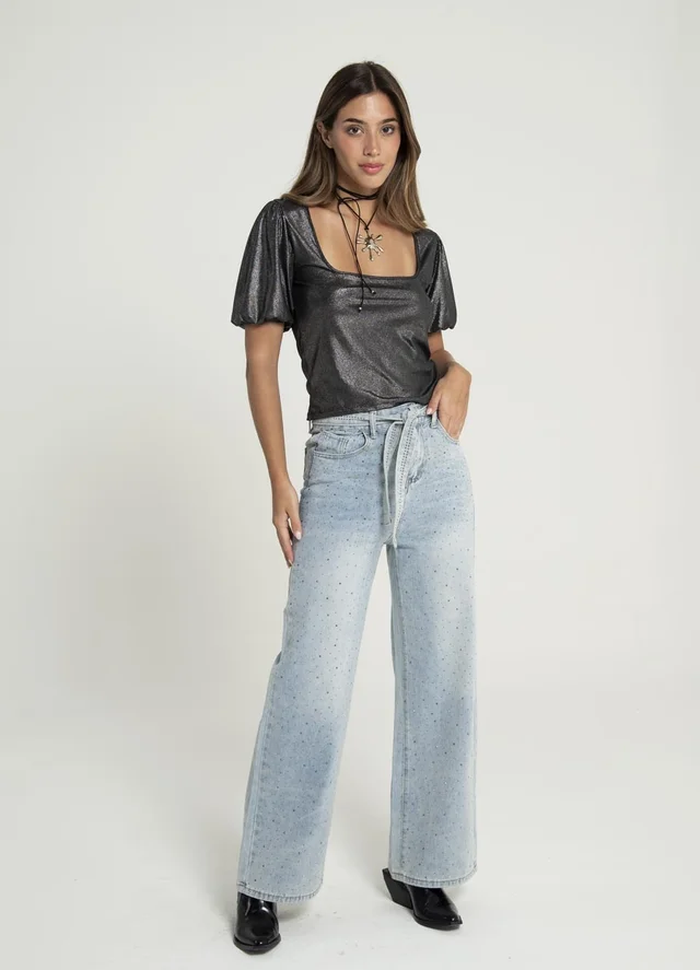 Remera manga bombe escote cuadrado metalzada 