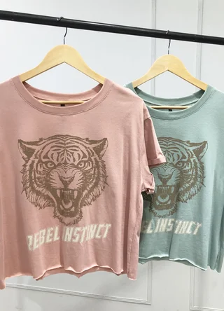 Remera REBEL INSTICT - Vista 3