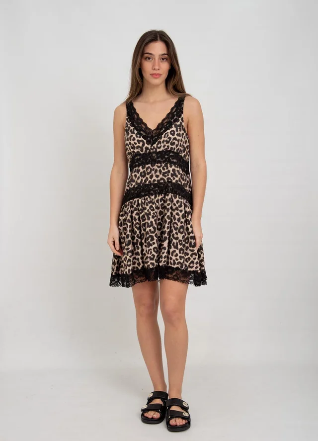 Vestido print con  recortes  y puntilla
