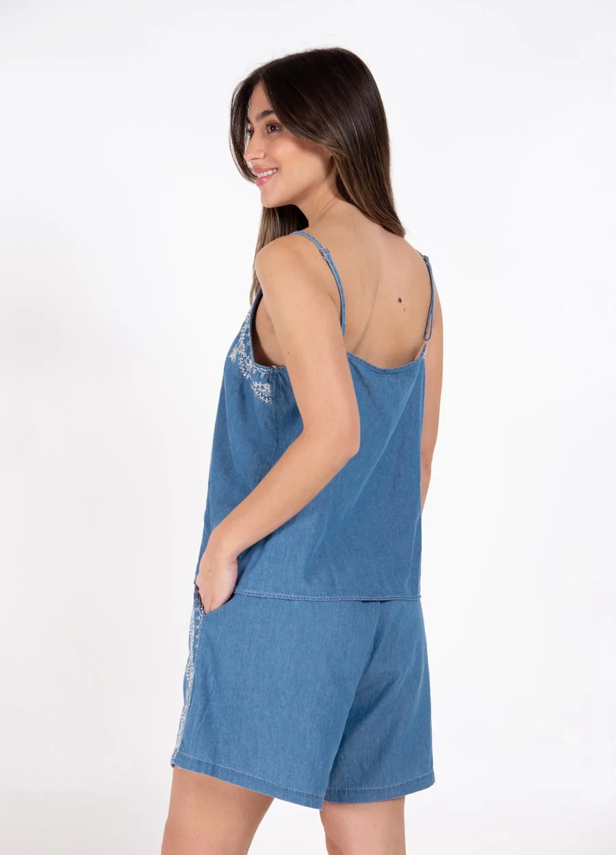 Musculosa denim con canutillos 