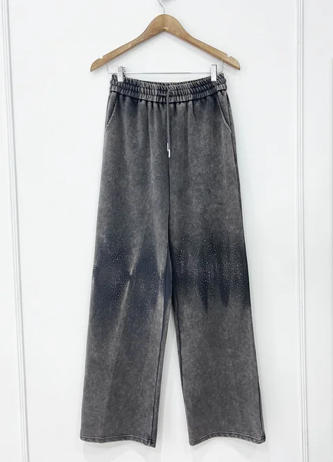 Pantalon prelavado con strass