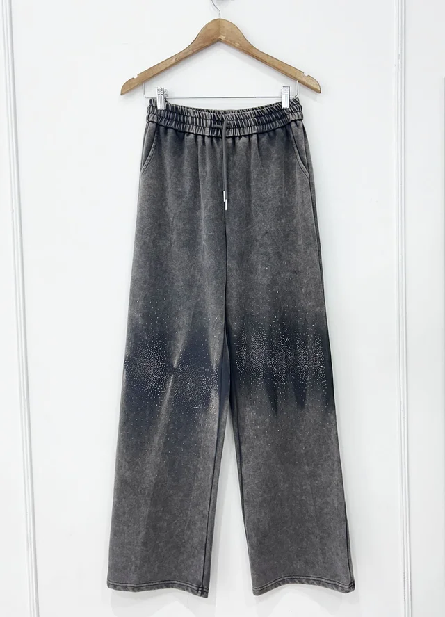 Pantalon prelavado con strass