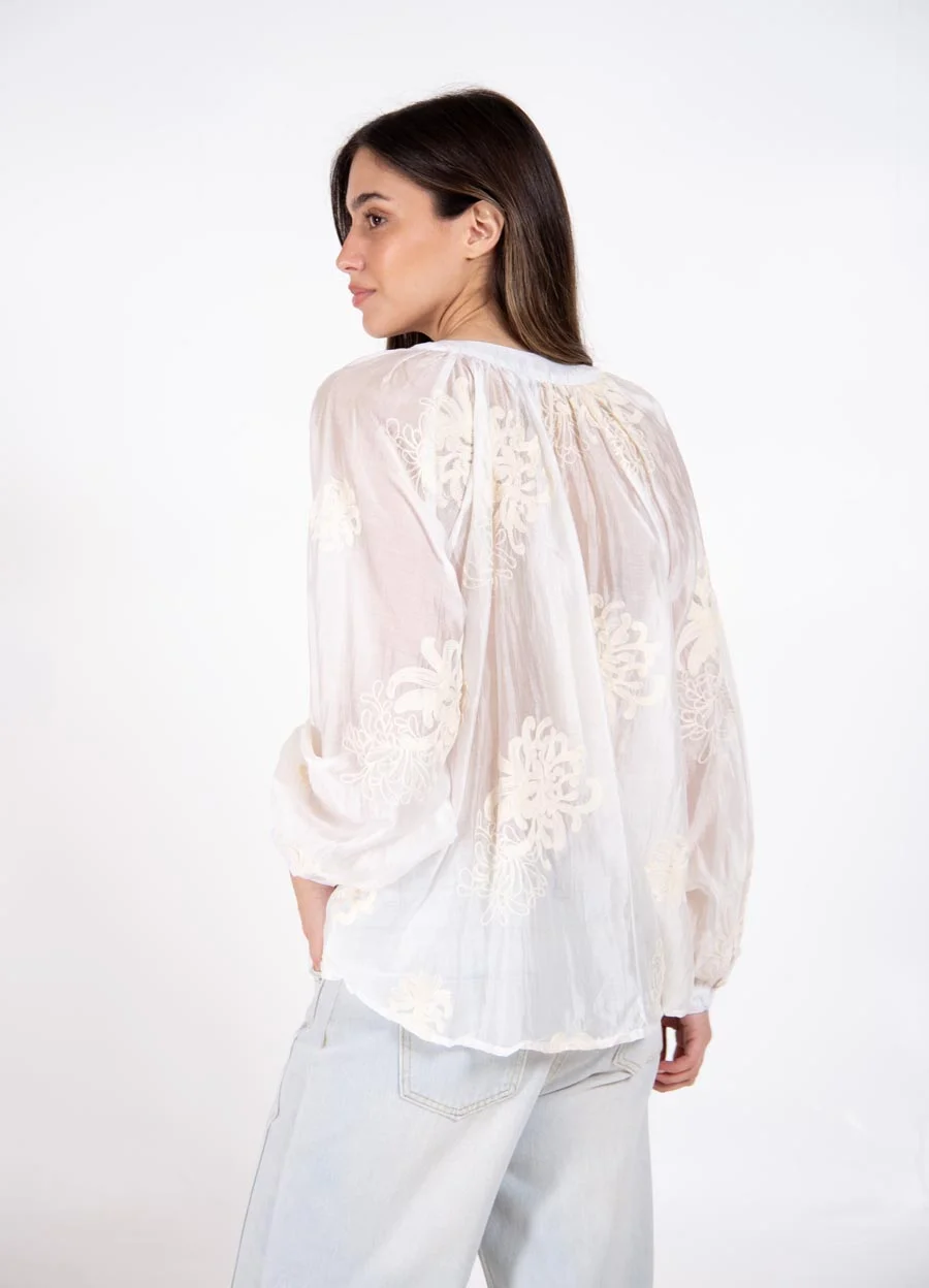 Maxi blusa bordada escote V