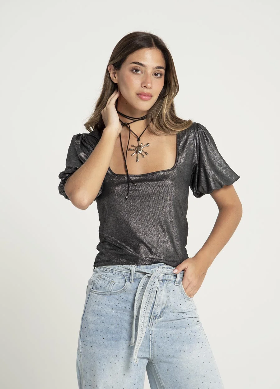 Remera manga bombe escote cuadrado metalizada 