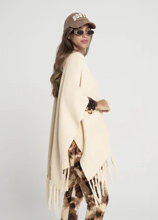 Ruana tejida con flecos  - Vista 6