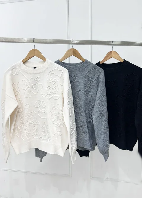 Sweater bordado al tono flores 