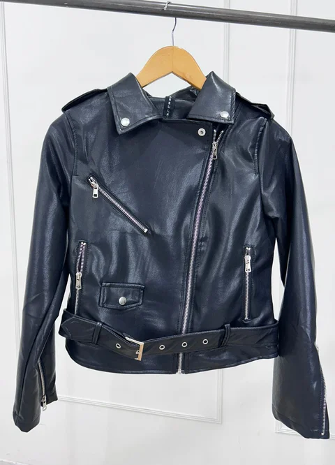 Campera eco cuero con cinto 