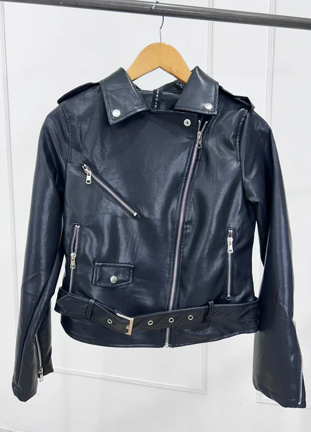 Campera eco cuero con cinto 