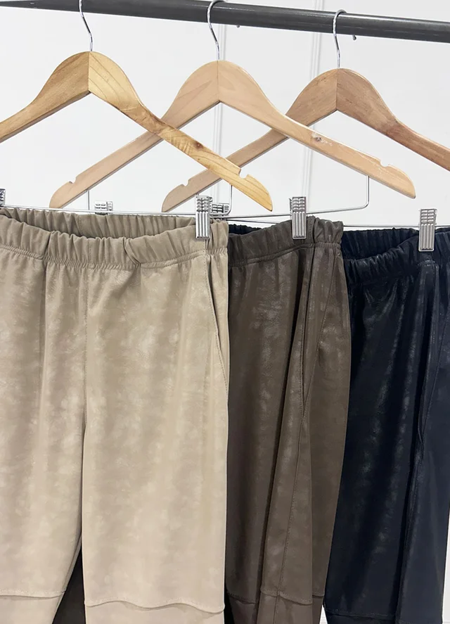 Babucha eco cuero con recortes