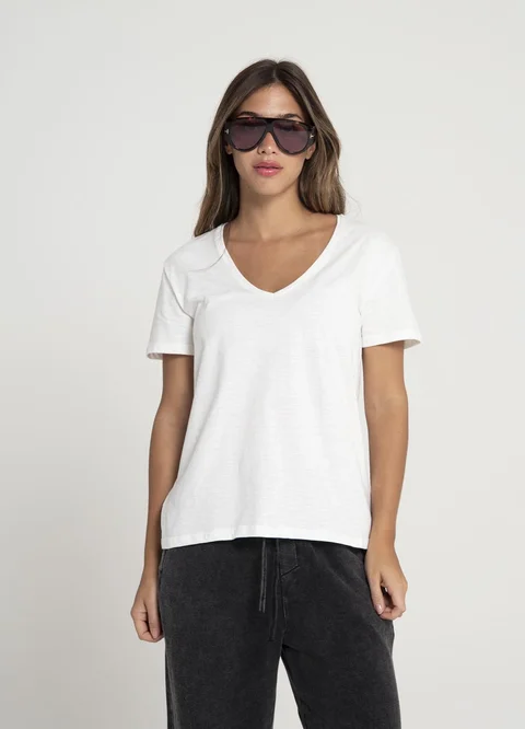 Remera flame escote V 