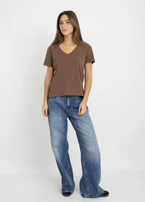 Remera basica escote V 