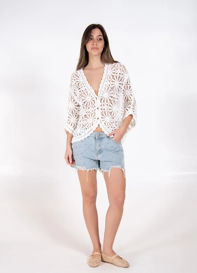 Short de jean con aplique piedras 