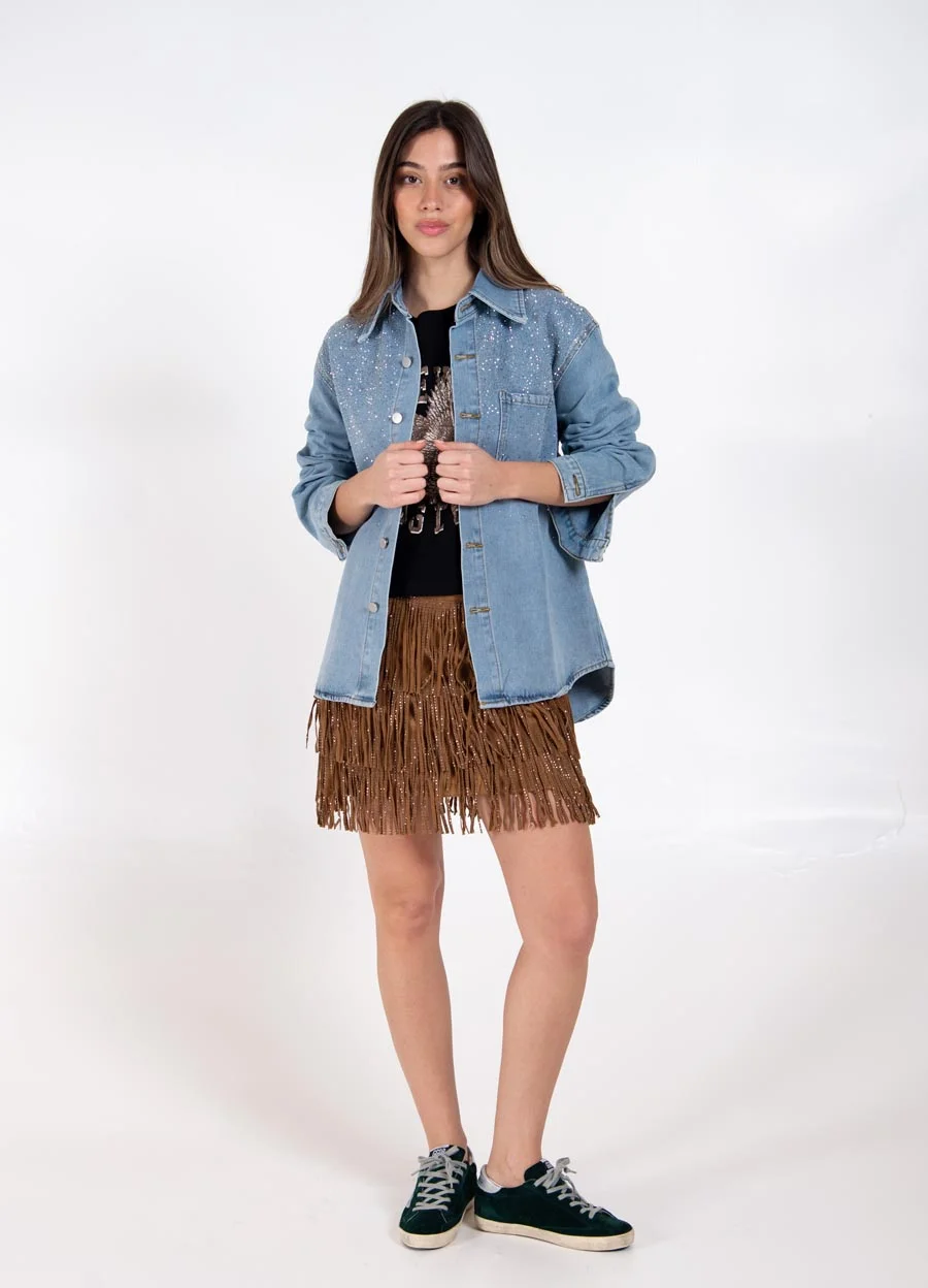 Chaqueta denim tachas en delantero con 1 bolsillo 
