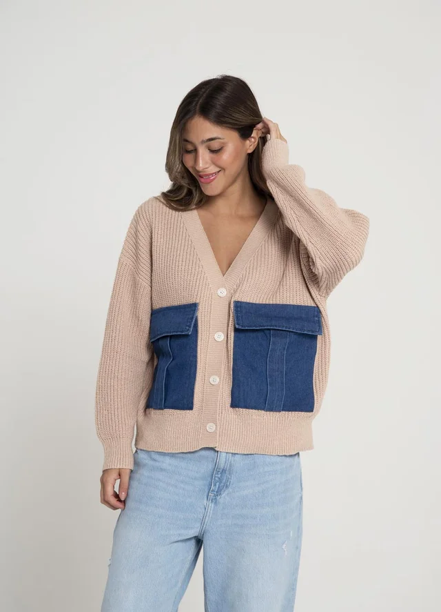 Cardigan tejido liso con bolsillos denim 