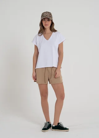 Remera V c/dobladillo y tajo  - Vista 2