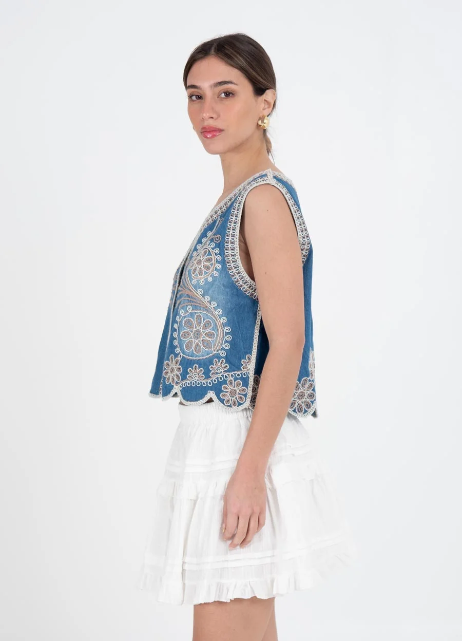 Chaleco denim bordado en tostado 