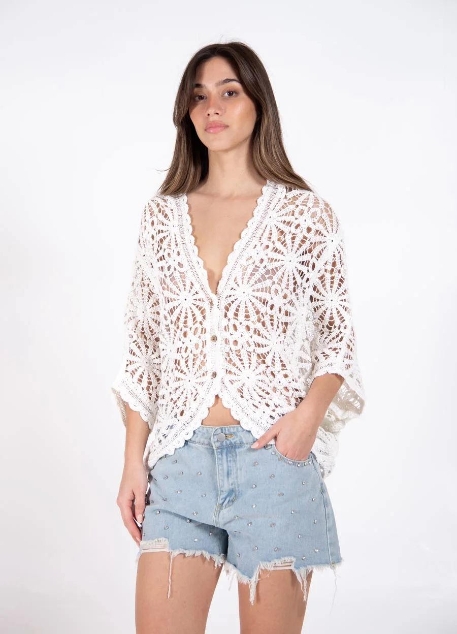 Short de jean con aplique piedras 