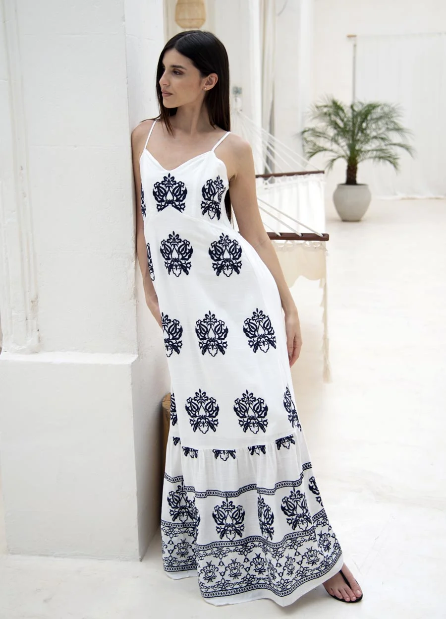 Vestido bordado en delantero 