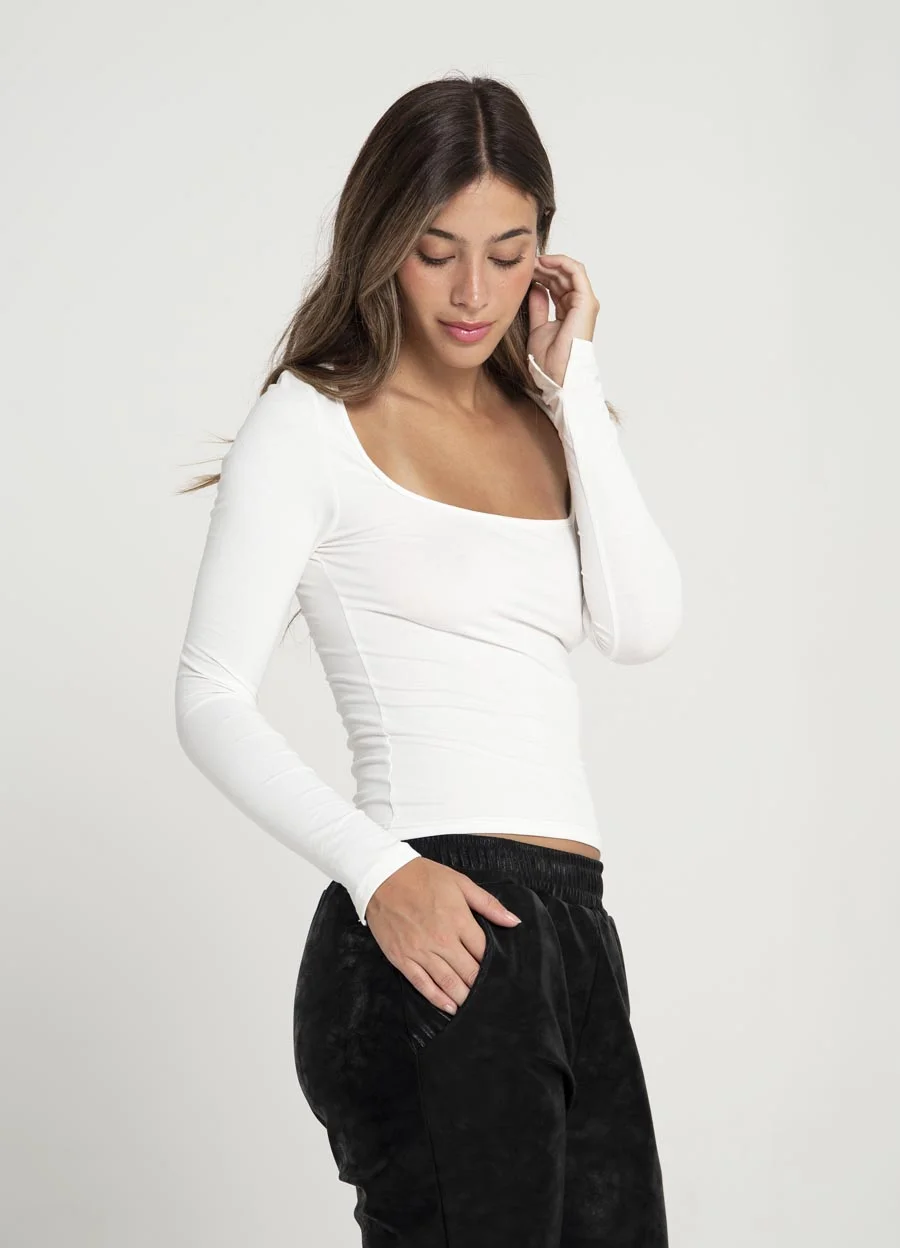 Remera m/larga jersey spandex escote cuadrado 