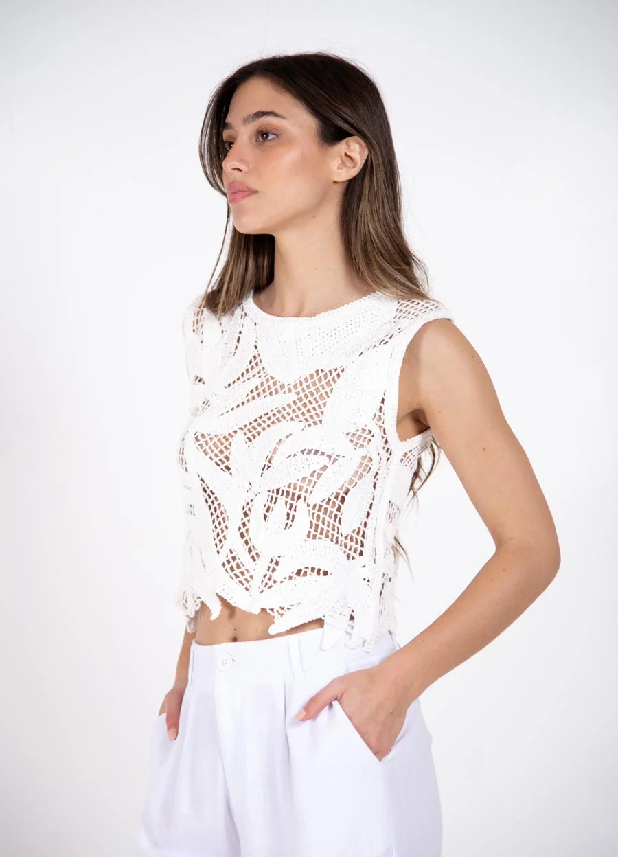Top tejido irregular con hojas 