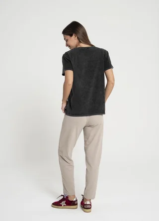 Remera prelavada  con strass y estrellas  - Vista 4