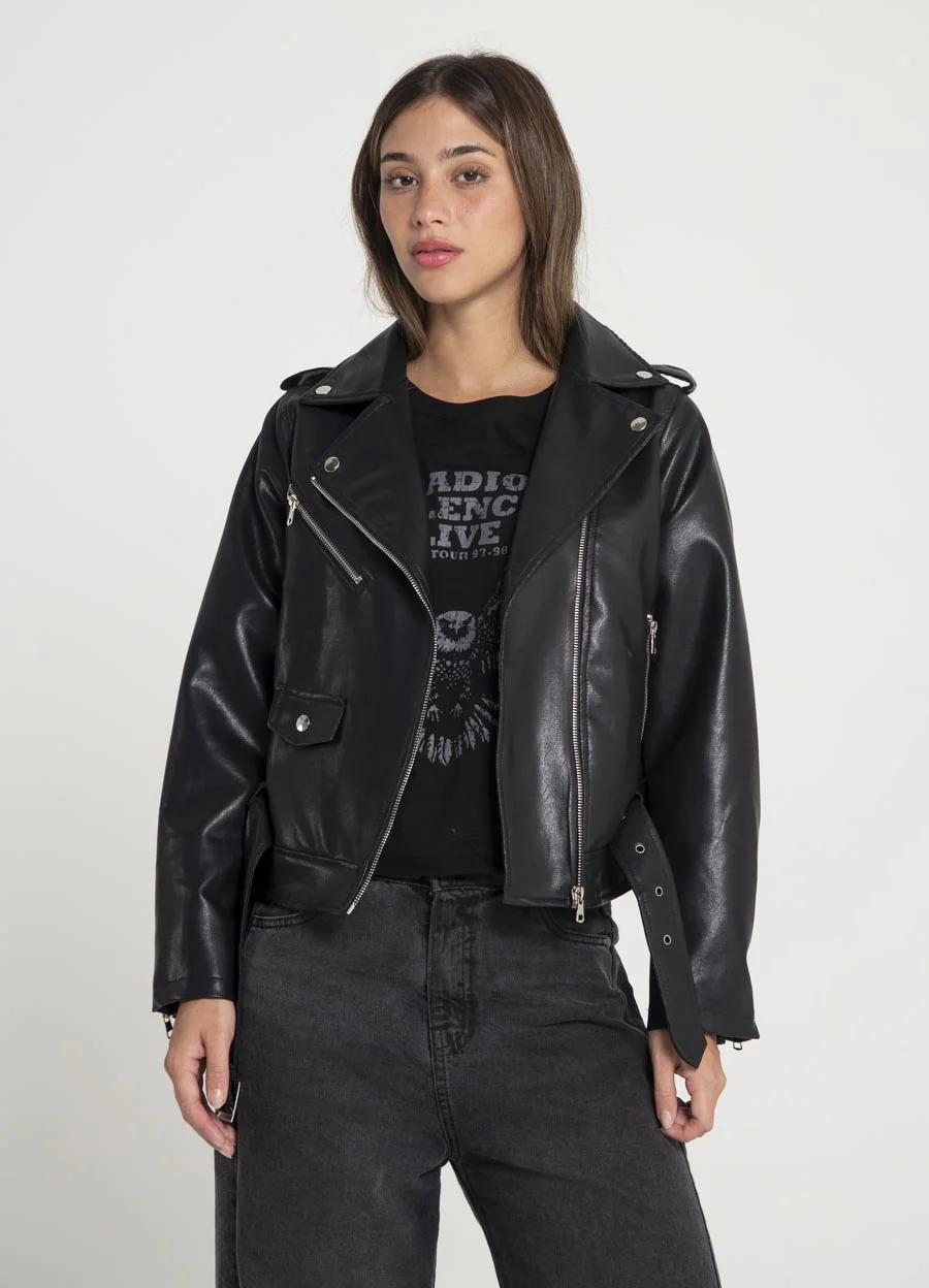 Campera eco cuero con cinto 