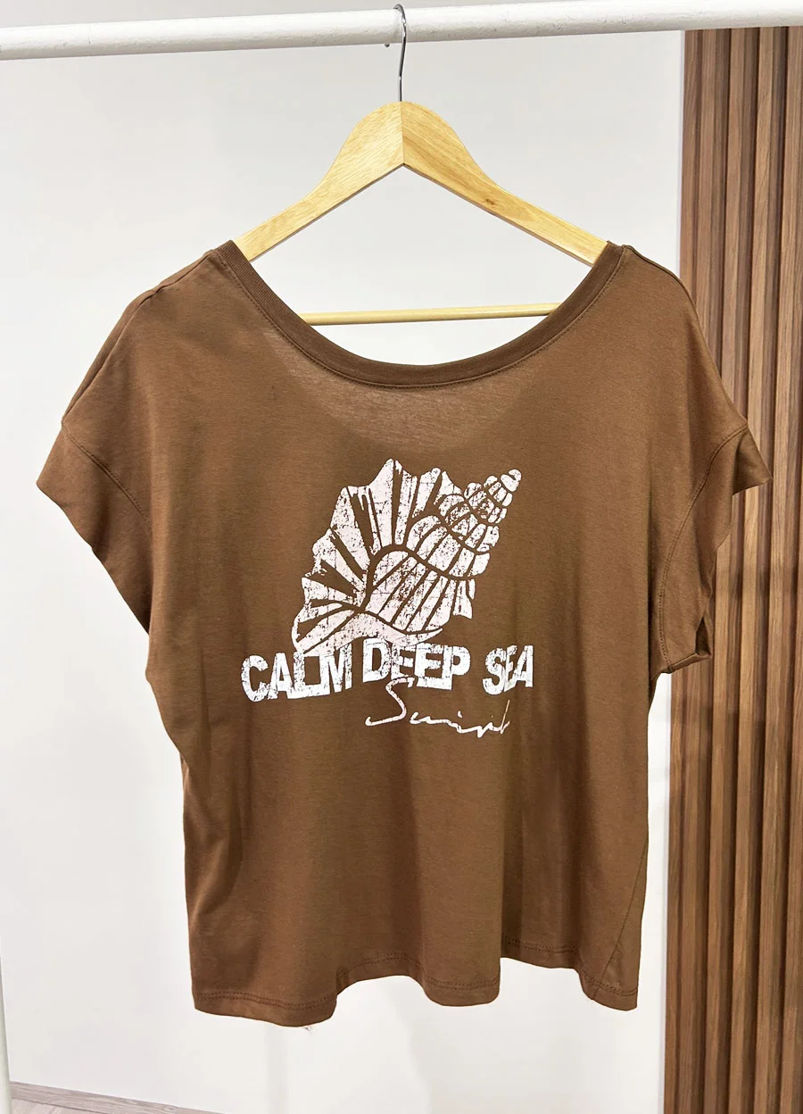 Remera CALM CARACOL